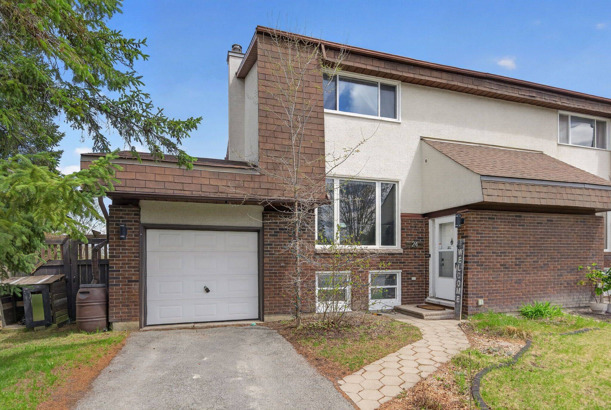 24 Westcliffe RD, Bells Corners And South To Fallowfield, ON K2H 7X4
