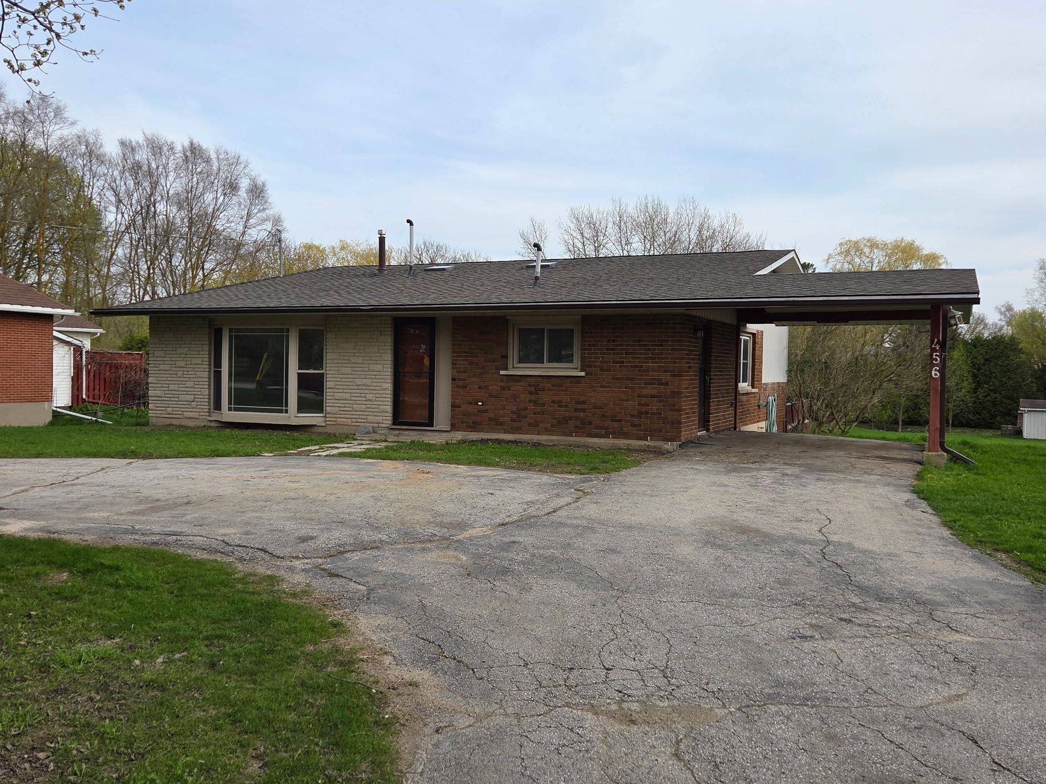 456 Queen ST W, Wellington North, ON N0G 2L3