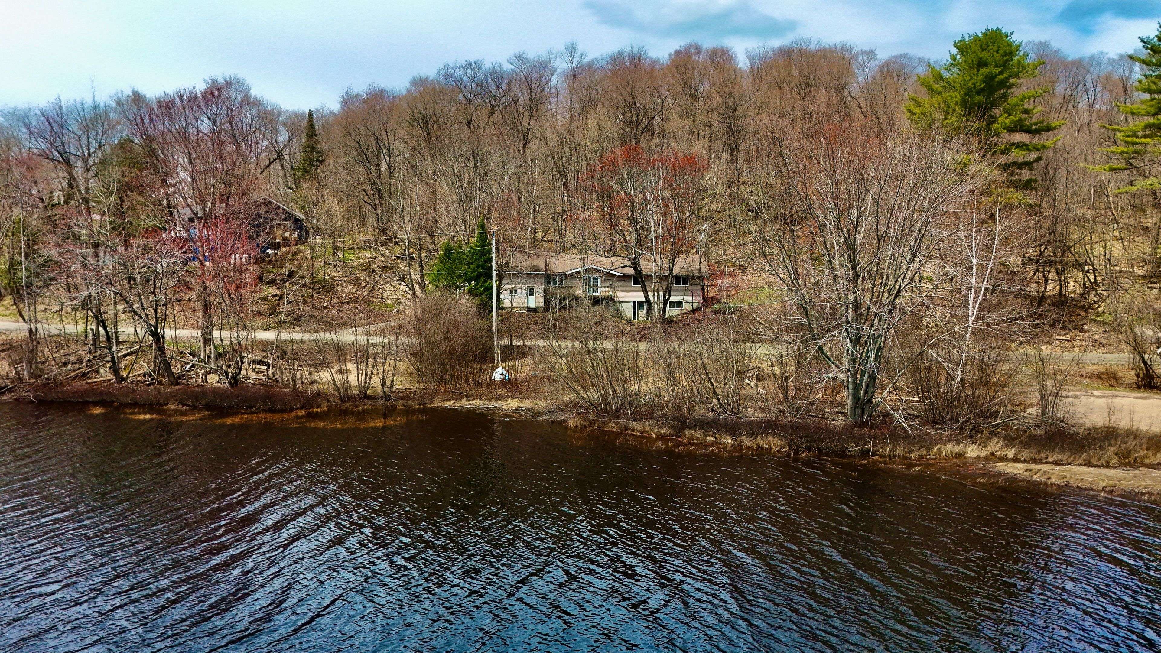 88 North Deer Lake RD, Huntsville, ON P0B 1L0