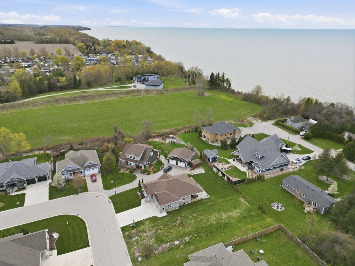 26 Thimbleweed DR, Bluewater, ON N0M 1G0