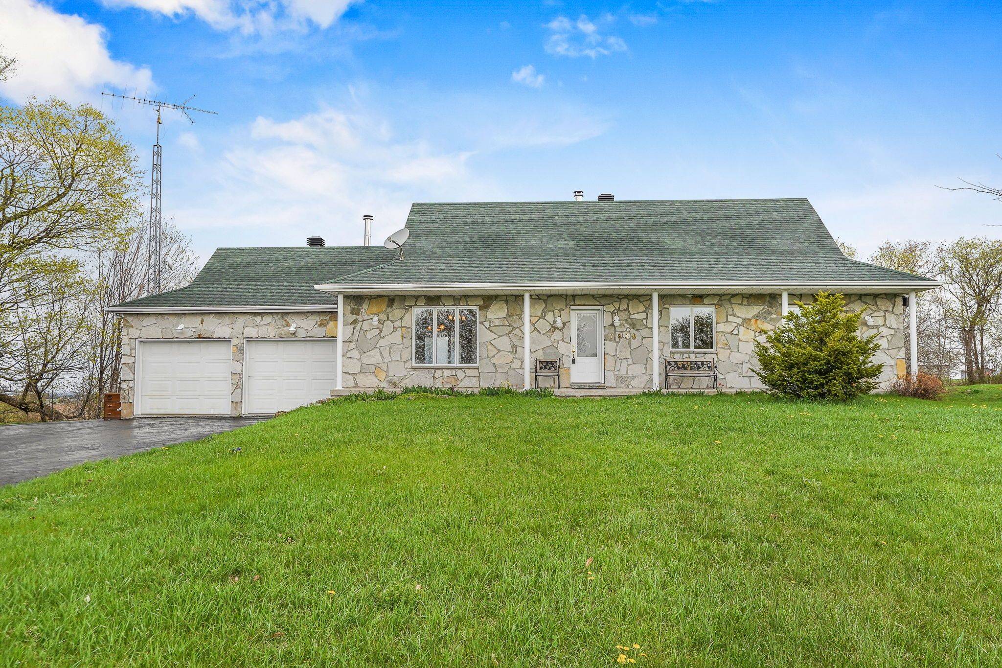 7930 Arthur Lavigne ST, East Hawkesbury, ON K0B 1M0