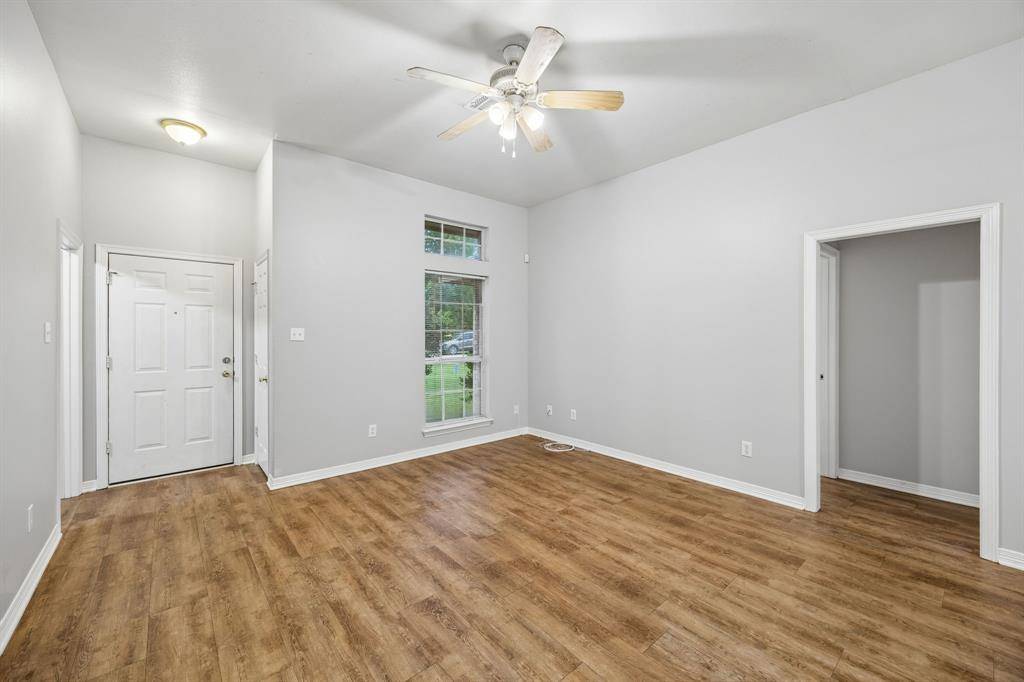 303 Vista Ridge Drive, Venus, TX 76084