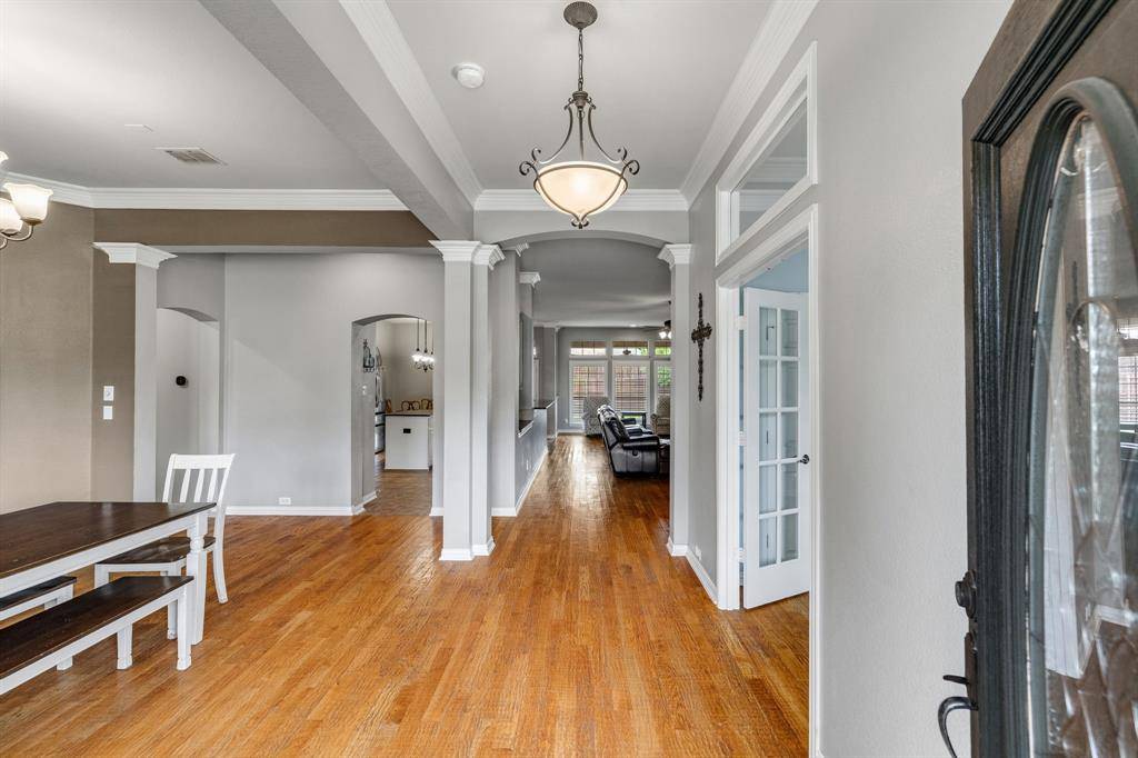 1229 Queen Peggy Lane, Lewisville, TX 75056