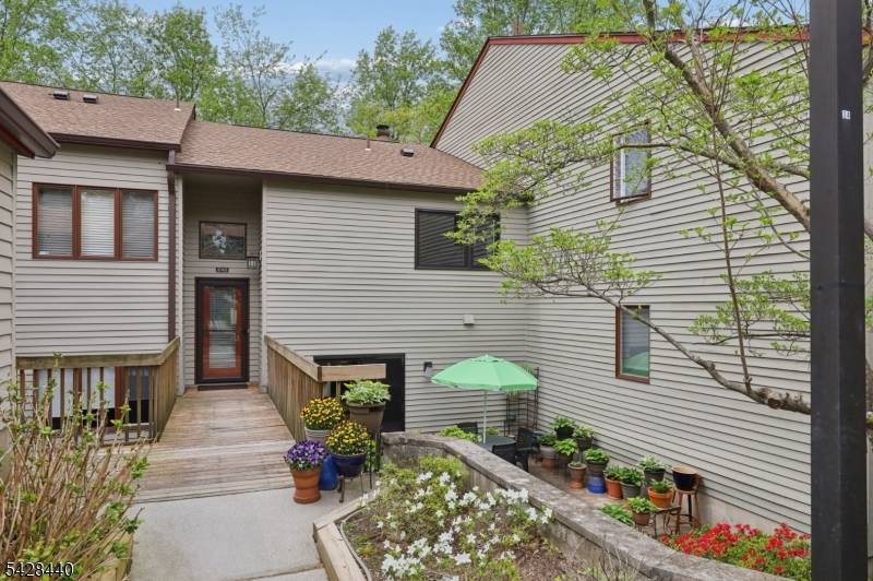 240 Mountain View Dr, Mahwah Twp., NJ 07430