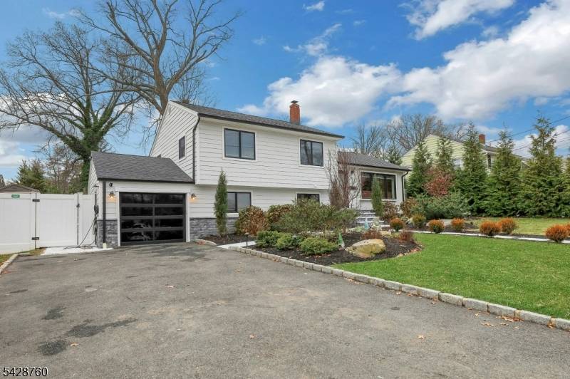 81 Pascack Ave, Emerson Boro, NJ 07630