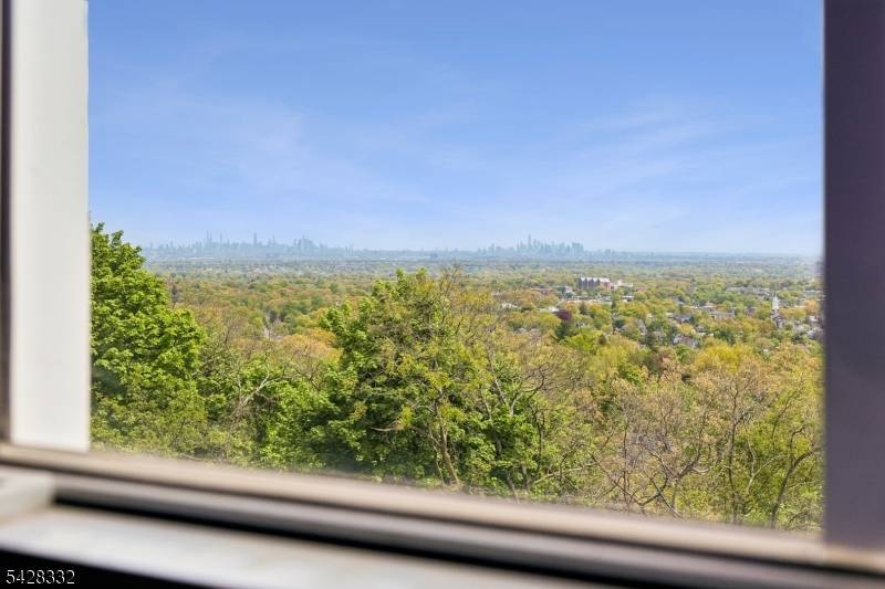 10 Crestmont Rd 5J #5J, Montclair Twp., NJ 07042