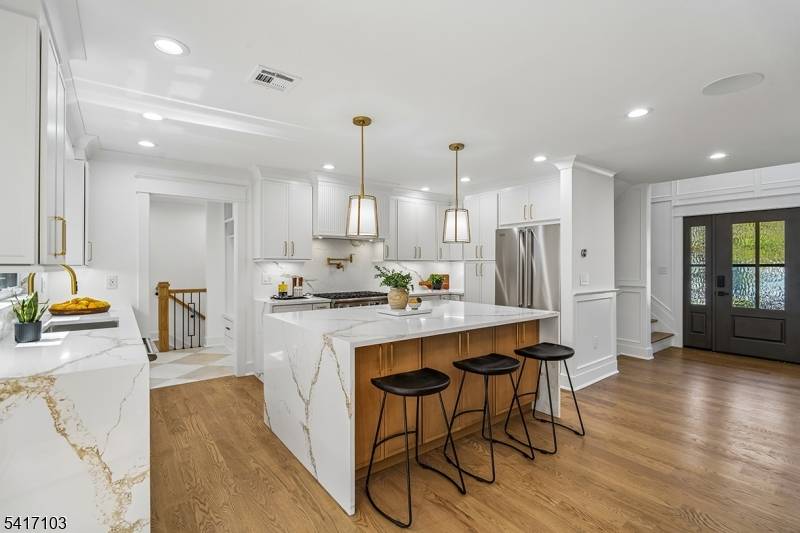 4 Holmes Ave, New Providence Boro, NJ 07974