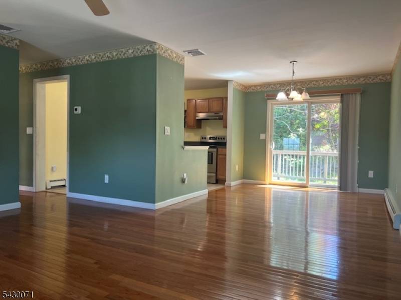 33 Circle Dr, Hamburg Boro, NJ 07419