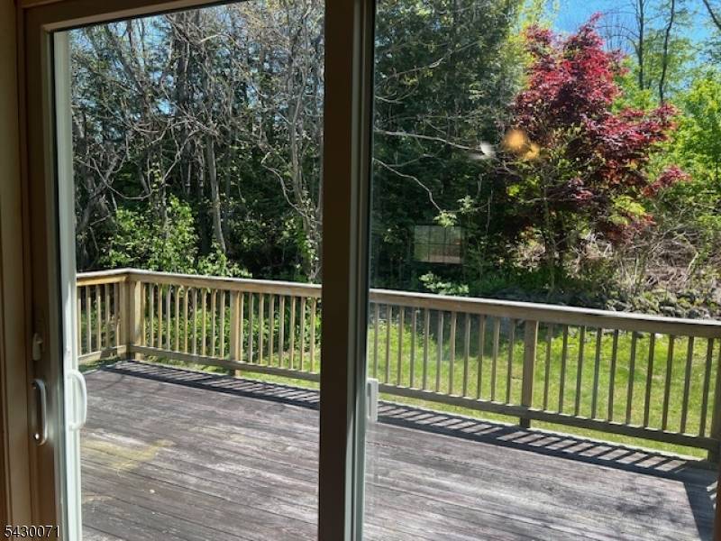 33 Circle Dr, Hamburg Boro, NJ 07419