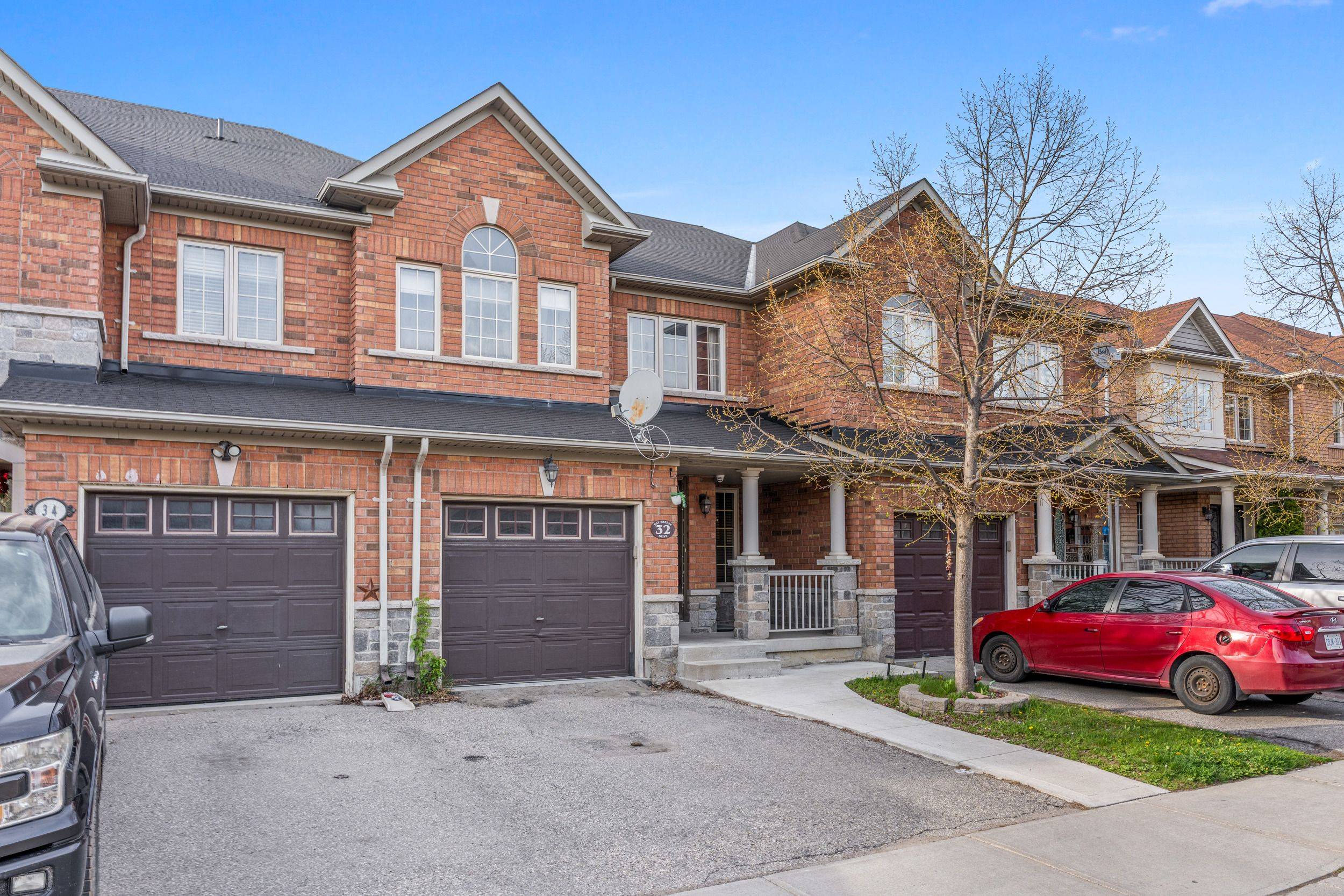 32 Bay Breeze DR, Brampton, ON L6R 0M1