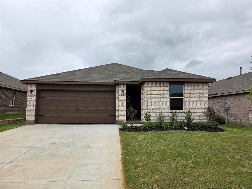 1912 CHEROKEE Lane, Cleburne, TX 76033