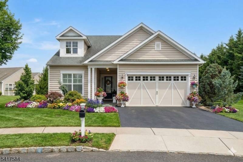 4 Citadel Cir, Monroe Twp., NJ 08831