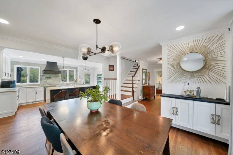 5 Fieldstone Dr, Washington Twp., NJ 07853