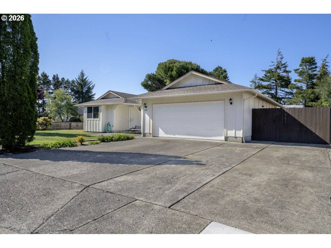 2019 40TH ST, Florence, OR 97439
