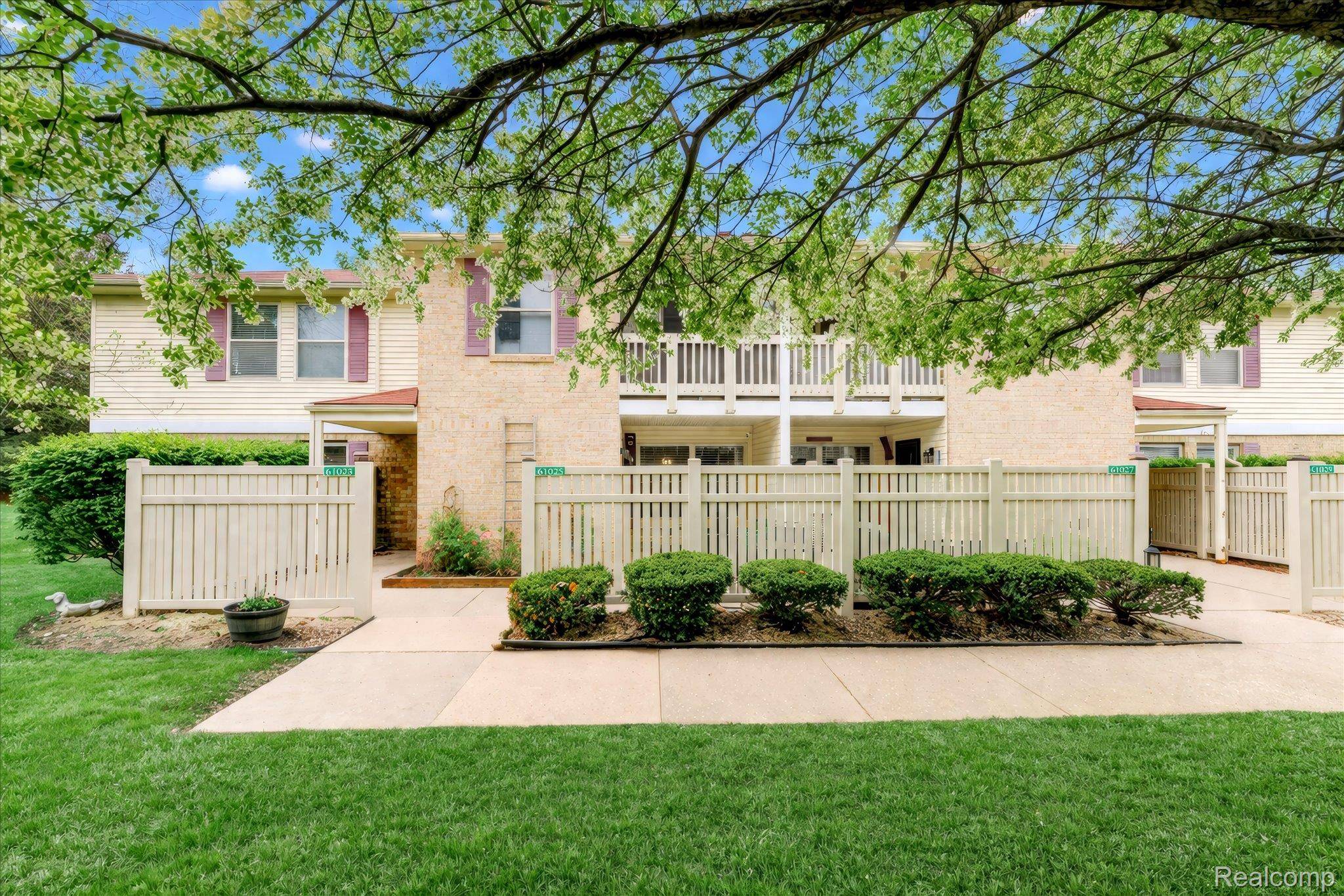 61025 Greenwood DR, South Lyon, MI 48178
