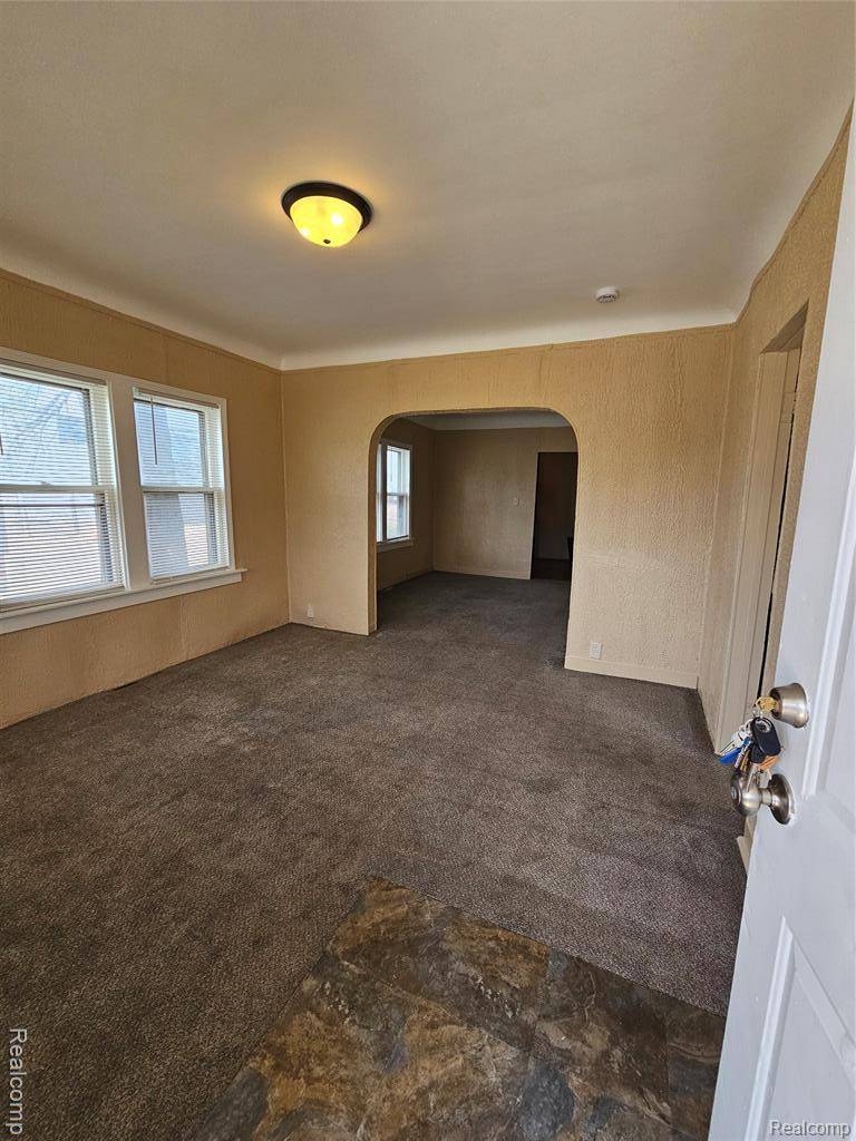 8033 JACKSON AVE, Warren, MI 48089
