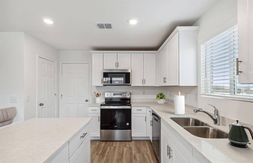 7502 Fenton Parkway, Pilot Point, TX 76258