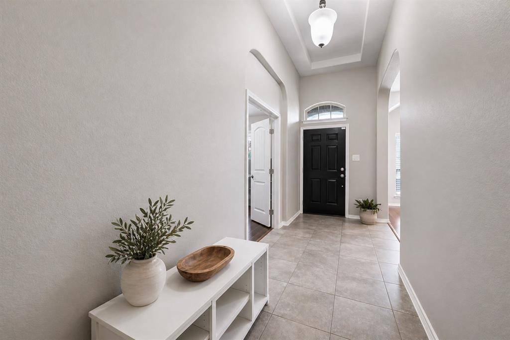 1108 Daventry Drive, Glenn Heights, TX 75154