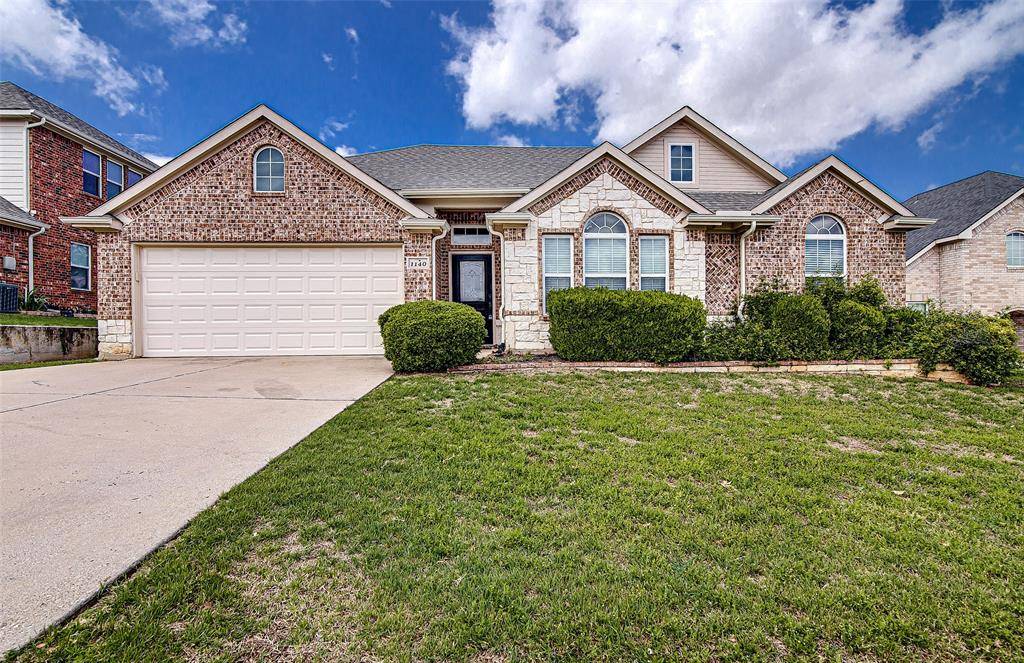 1140 Hidden Meadow Drive, Burleson, TX 76028