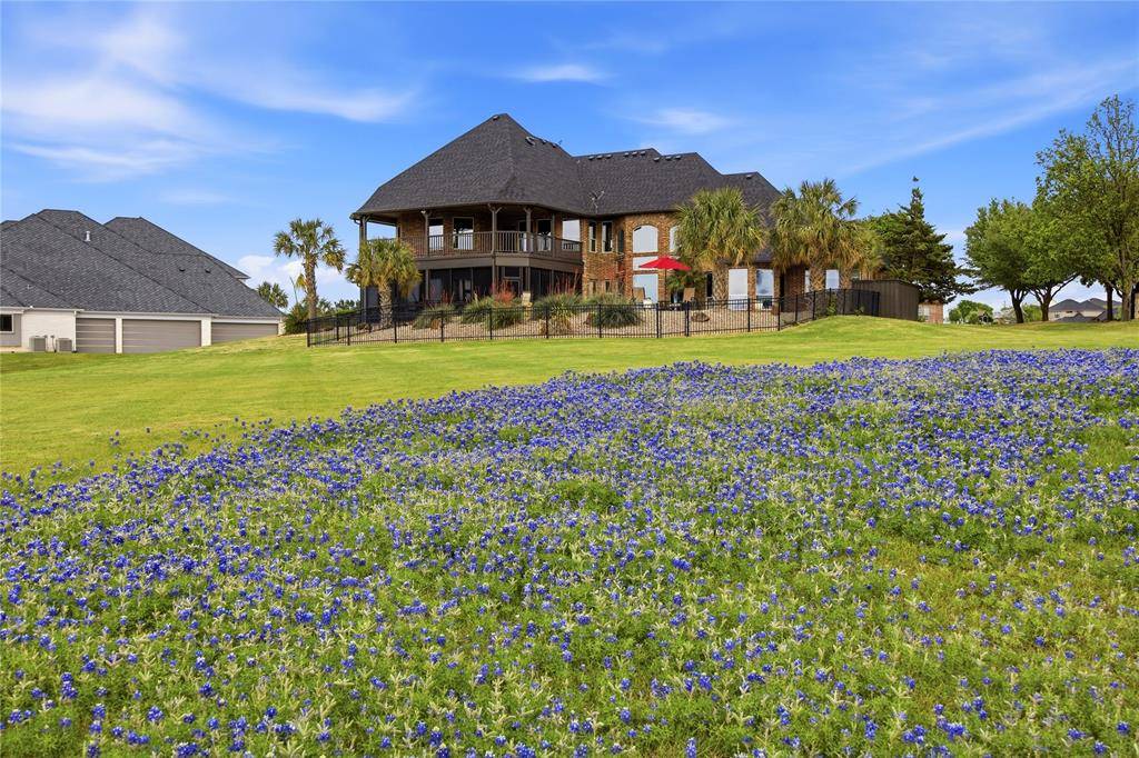 110 Eagle Point Drive, Waxahachie, TX 75165