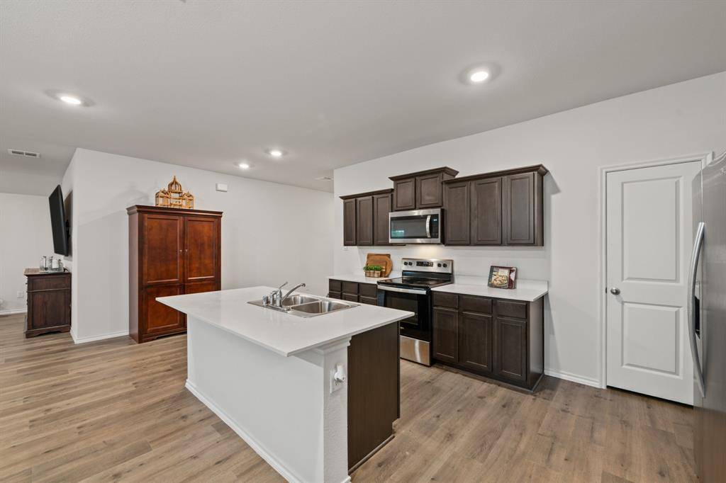 943 Buttercup Drive, Pilot Point, TX 76258