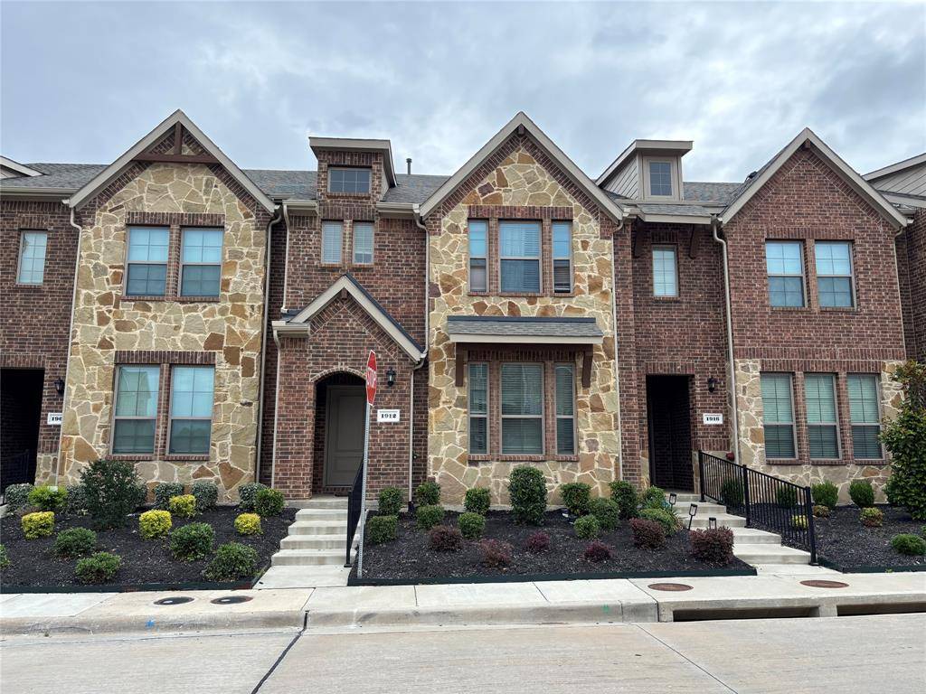 1912 Buffalo Hill Drive, Mesquite, TX 75149