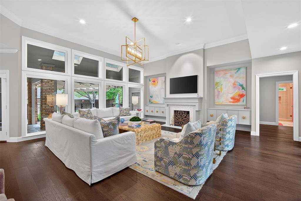 6011 Twin Coves Street, Dallas, TX 75248