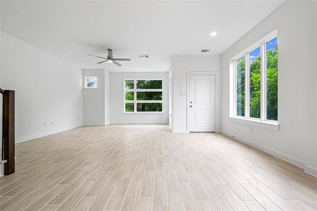321 Oakbend Drive, Lewisville, TX 75067