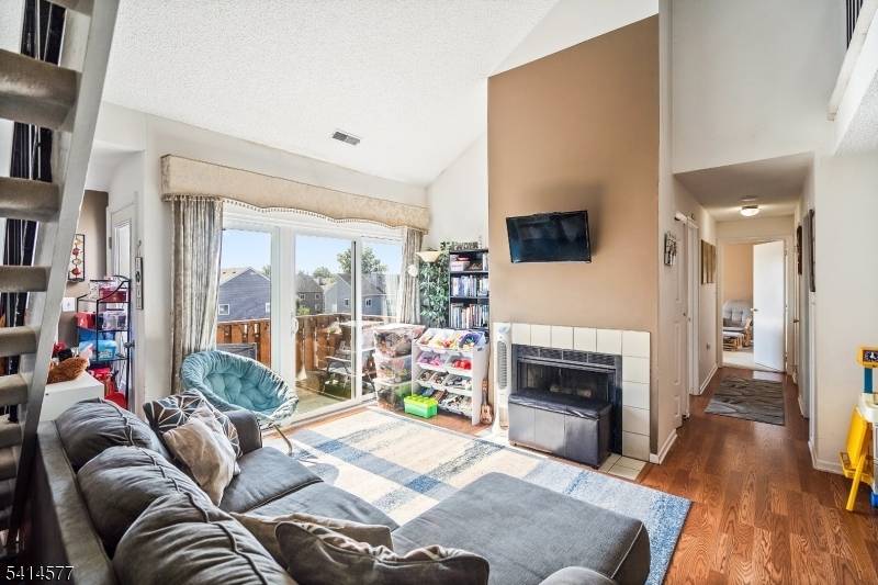 9207 Tamarron Dr, Plainsboro Twp., NJ 08536