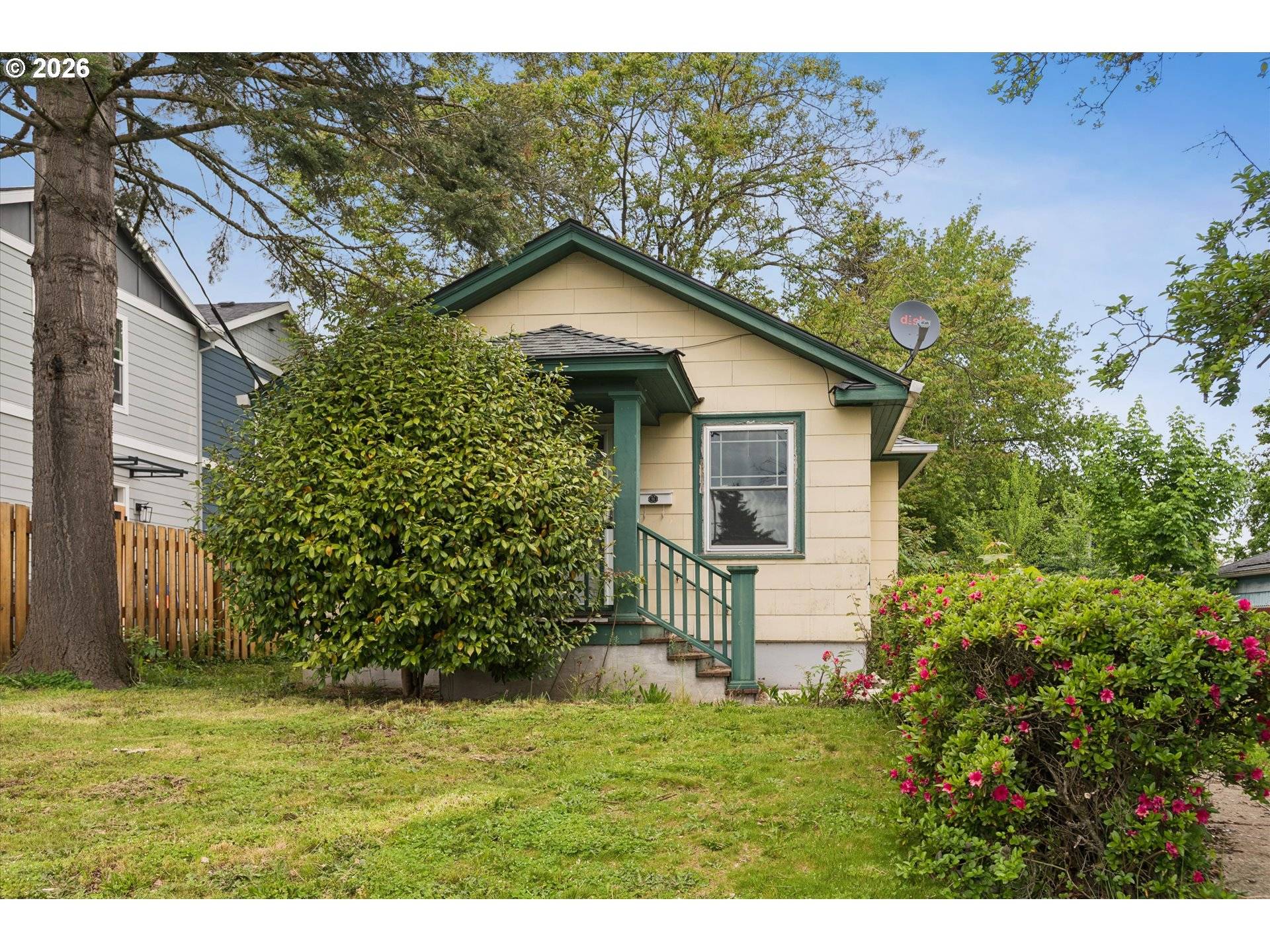 8521 SE YAMHILL ST, Portland, OR 97216
