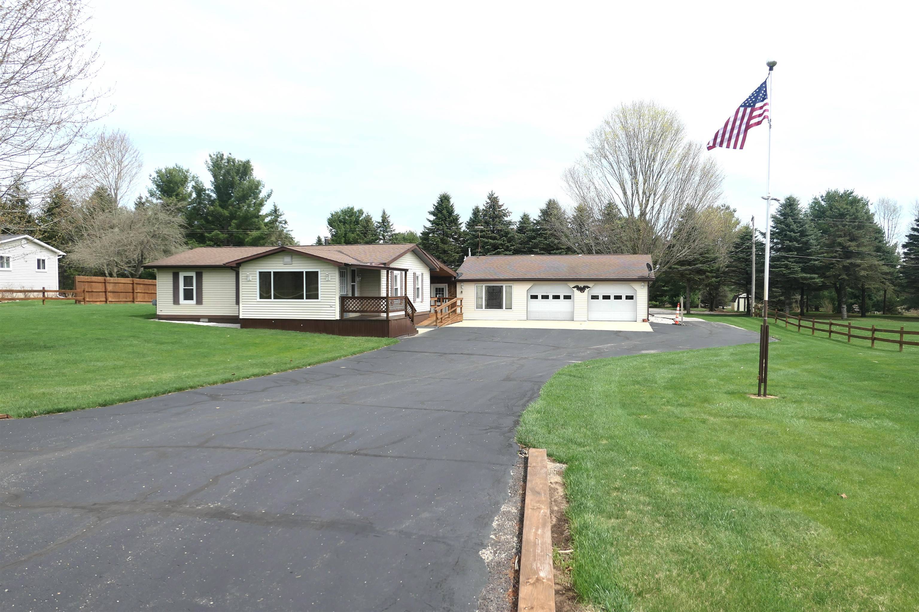 6264 Wildwood DR, Seville Twp, MI 48832