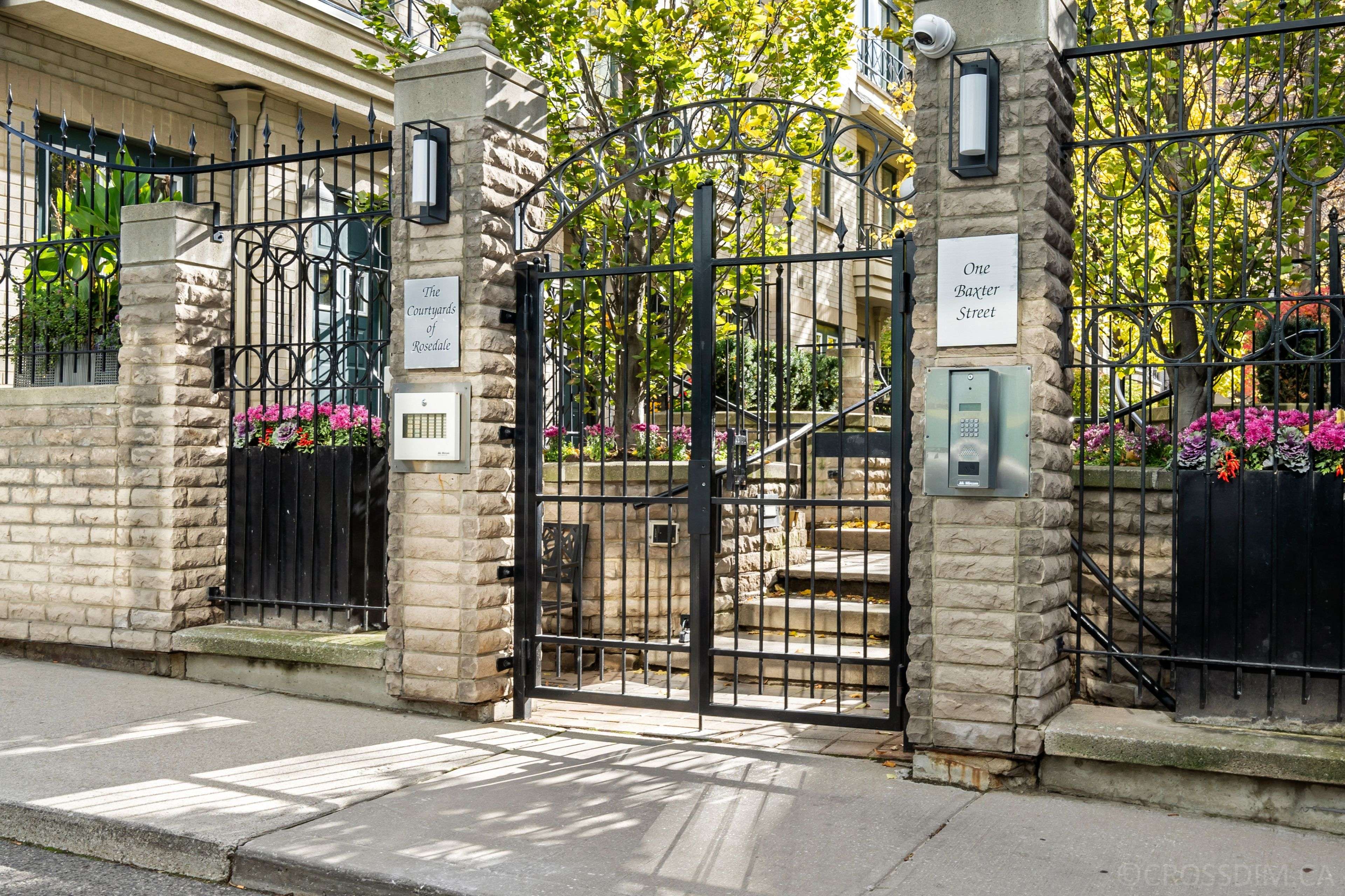 1 Baxter ST #2, Toronto C09, ON M4W 3W1