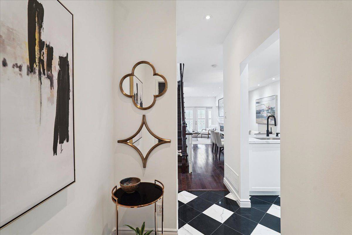 1 Baxter ST #2, Toronto C09, ON M4W 3W1