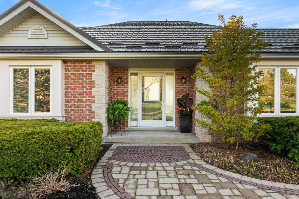 15 Manresa CT, Guelph/eramosa, ON N1E 0N8