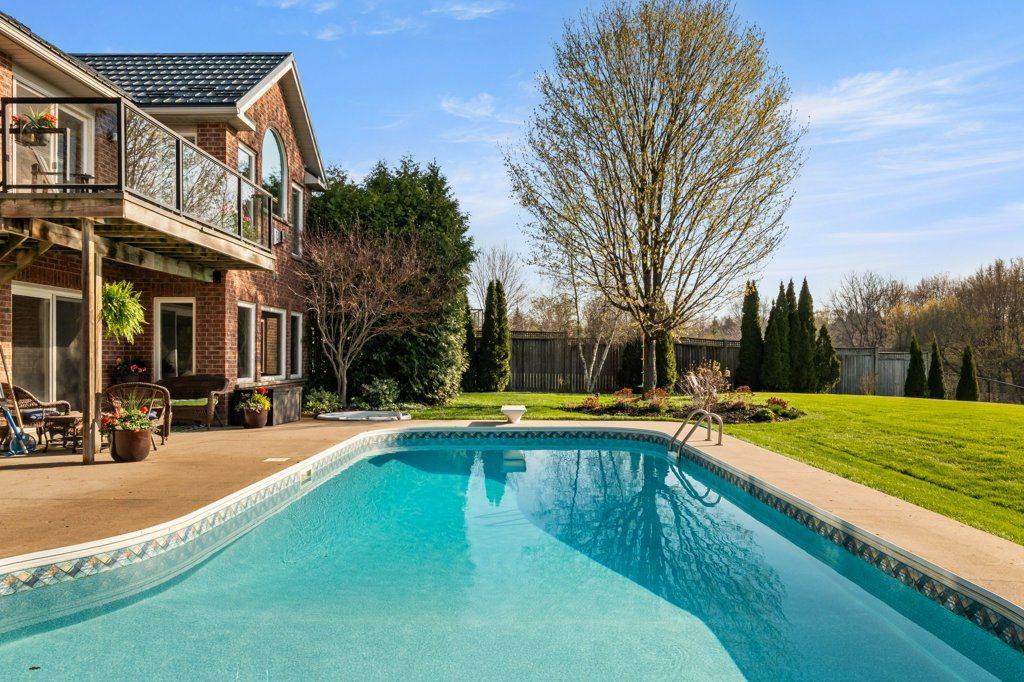 15 Manresa CT, Guelph/eramosa, ON N1E 0N8