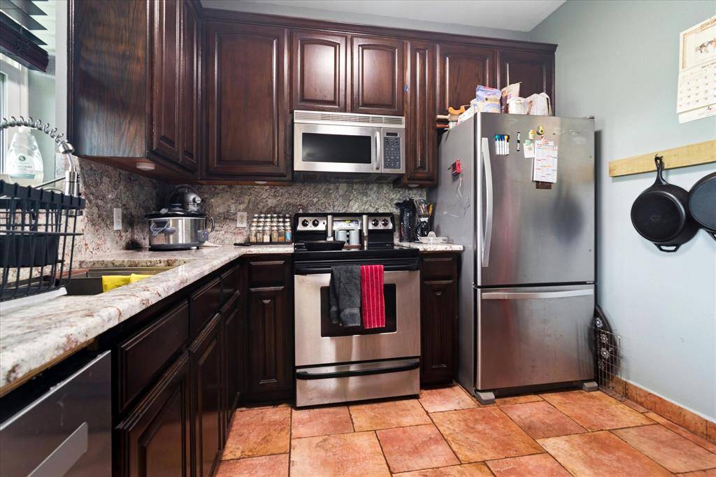6005 Hawkeye Road, Krum, TX 76249