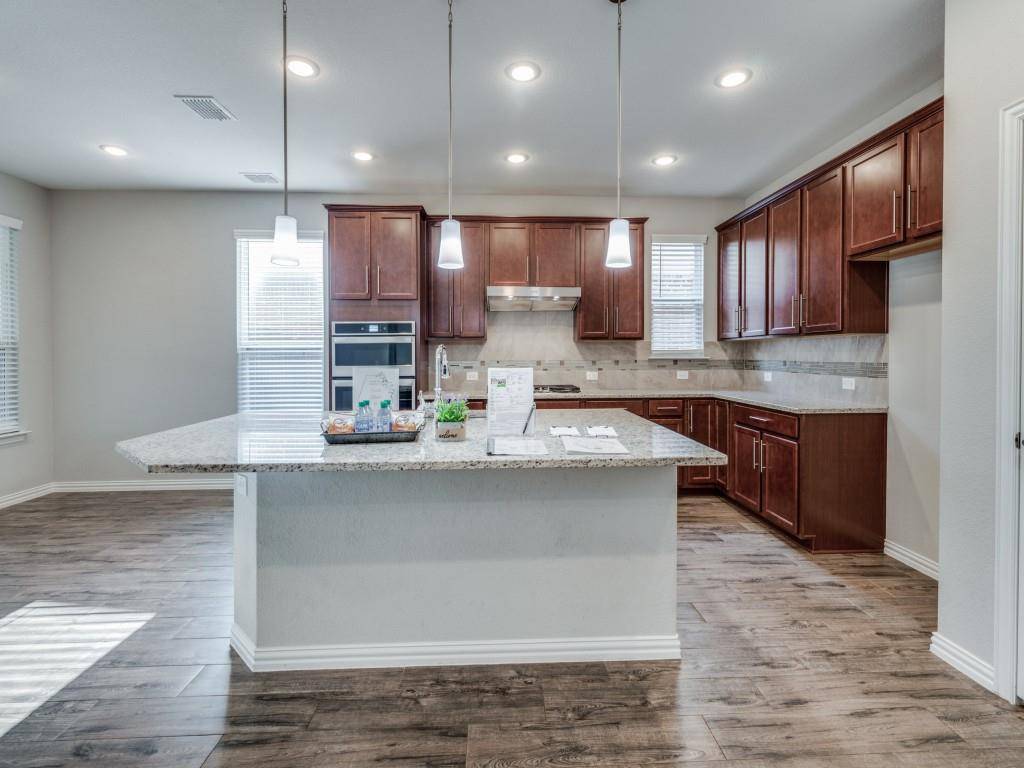 944 Crest Breeze Drive, Fort Worth, TX 76052