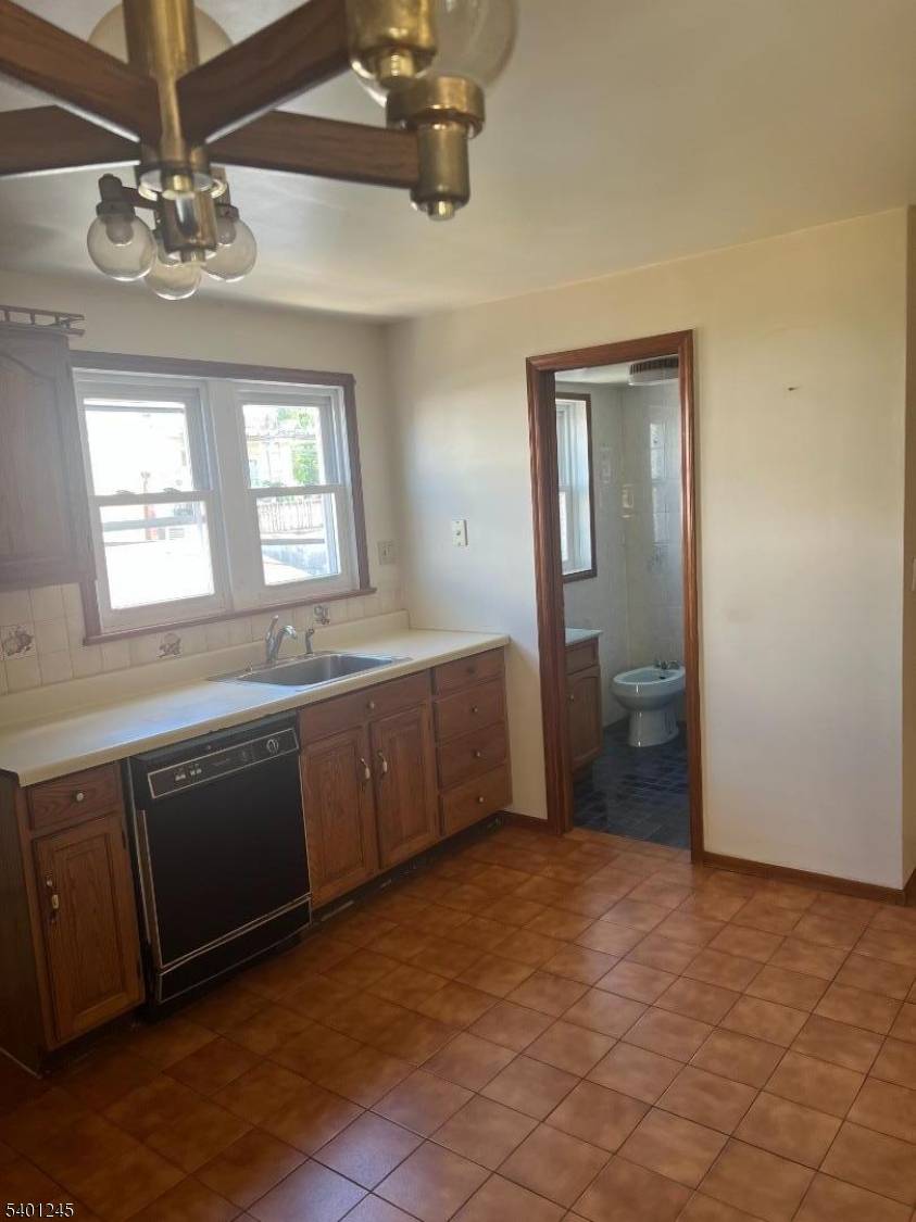 195 Walnut St, Newark City, NJ 07105