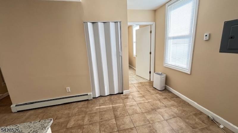 321 John St, Harrison Town, NJ 07029