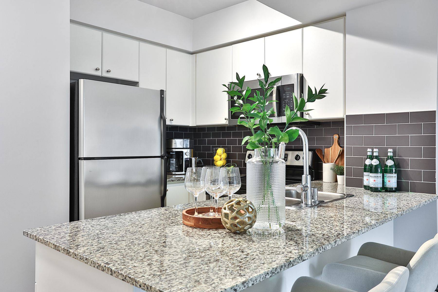 8 Scollard ST #1011, Toronto C02, ON M5R 1M2
