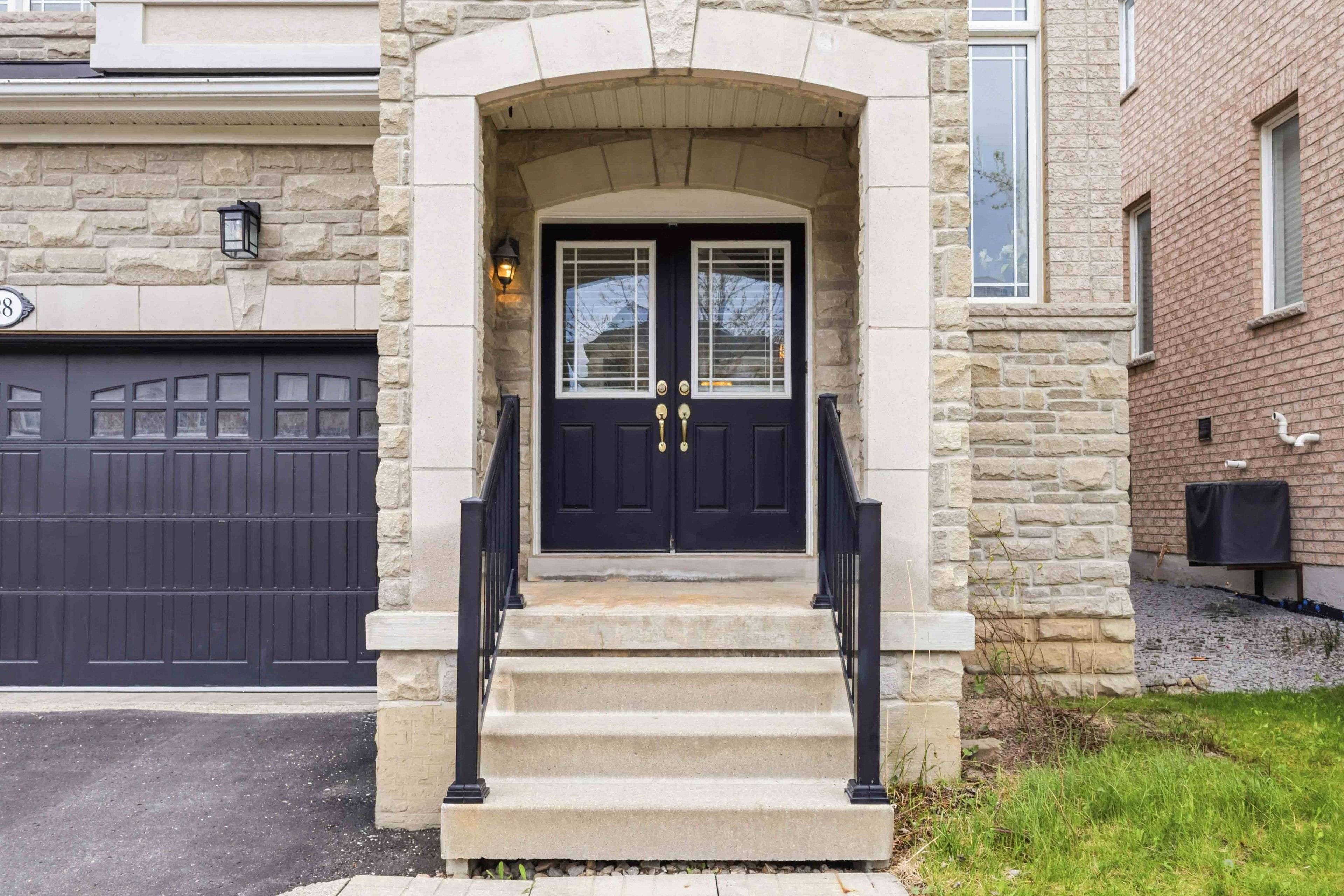 28 Cater AVE, Ajax, ON L1Z 0G1