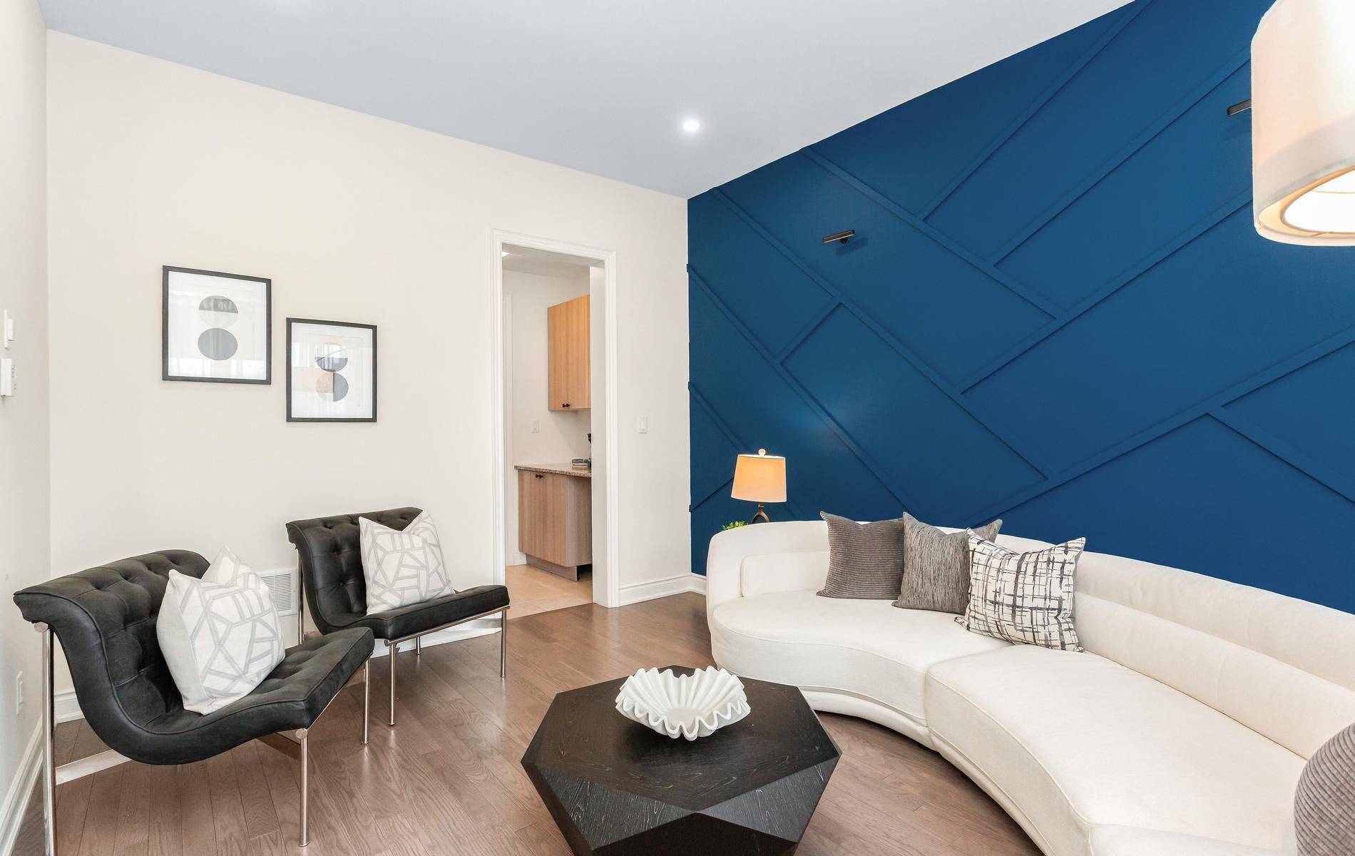 3294 Millicent AVE, Oakville, ON L6H 0V9
