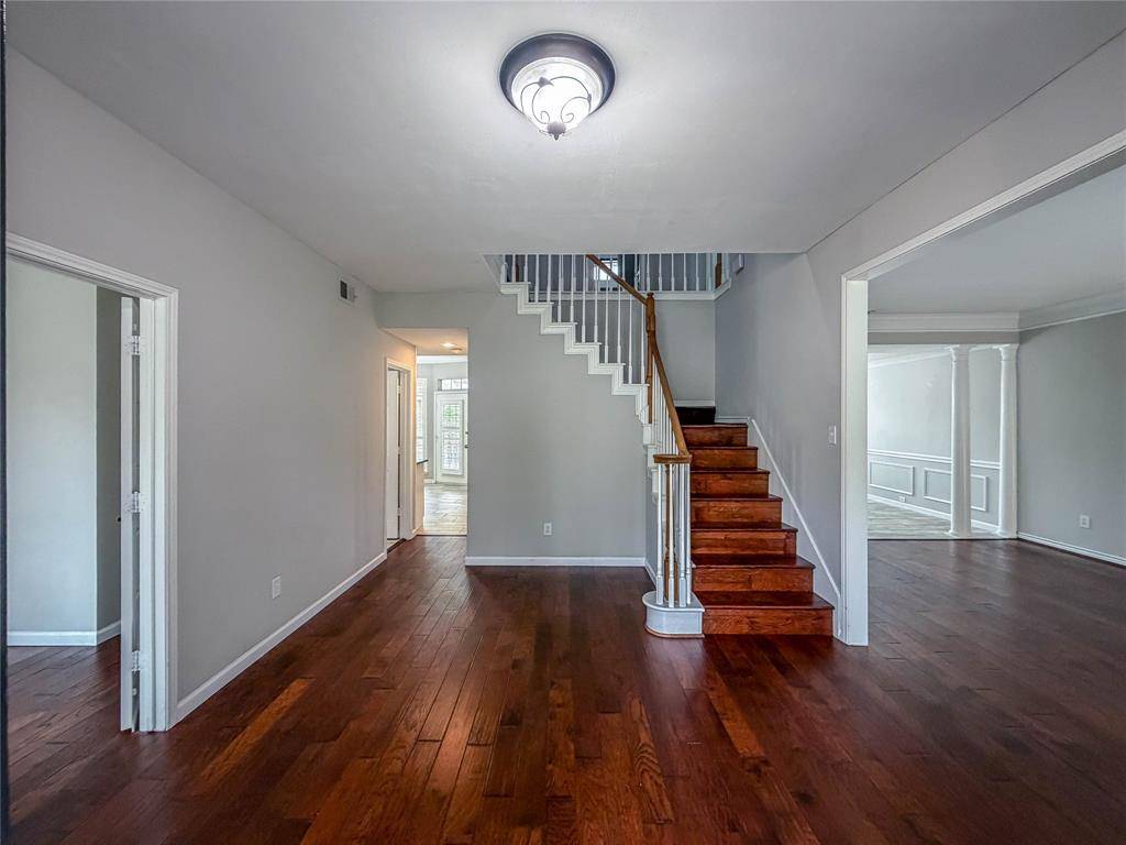 1081 Woodbriar Drive, Grapevine, TX 76051