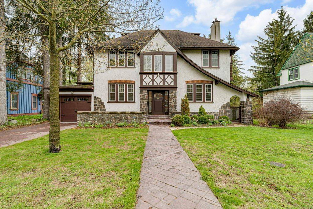 163 Pine ST, Gananoque, ON K7G 1C6