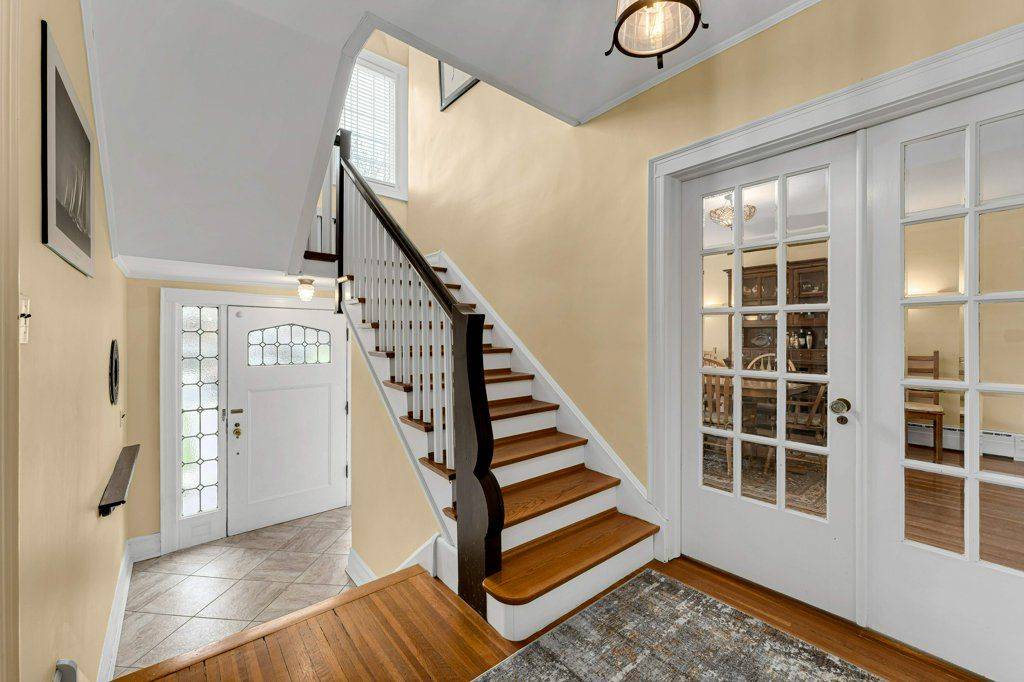 163 Pine ST, Gananoque, ON K7G 1C6