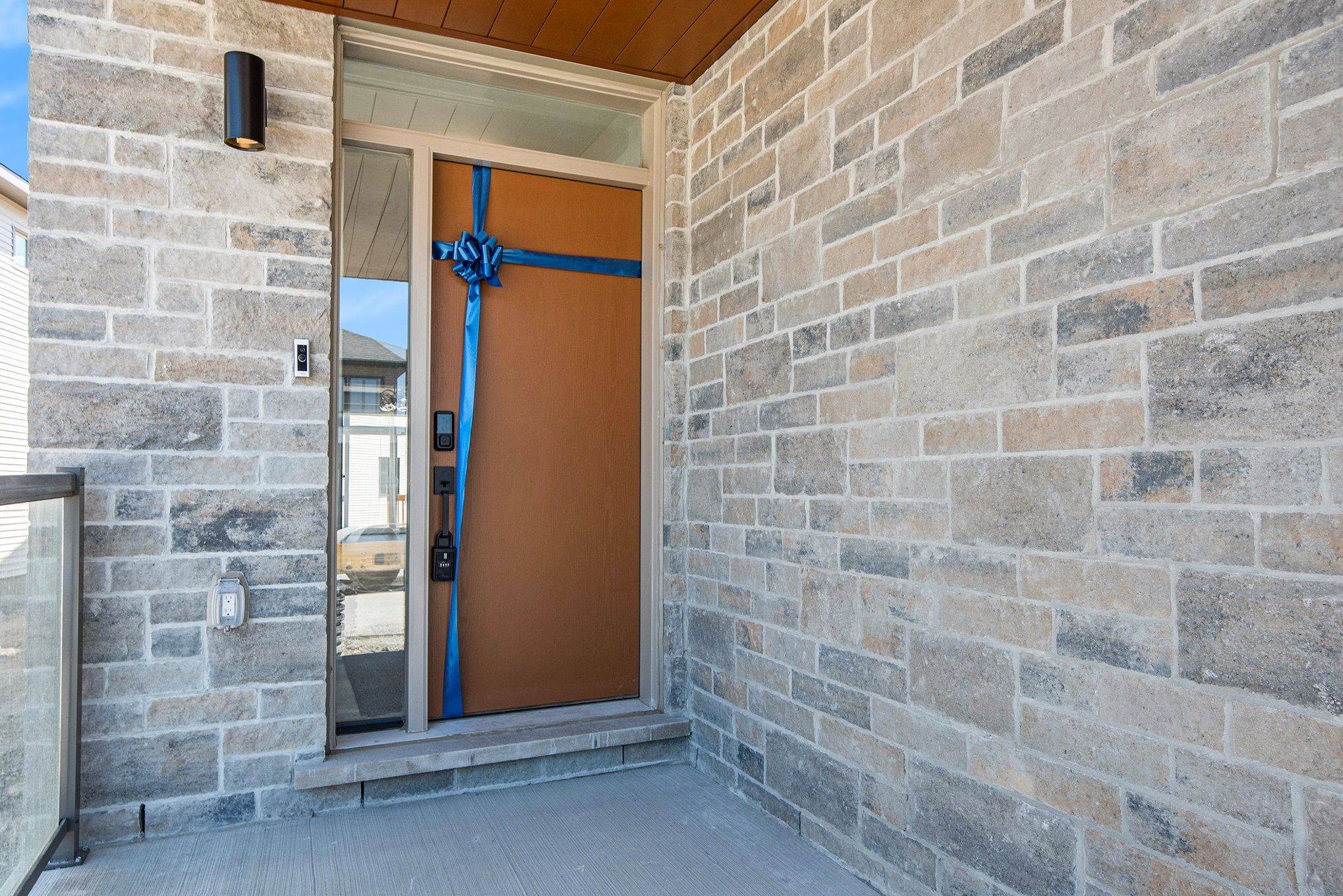 813 Crossgate ST, Barrhaven, ON K2J 7E3