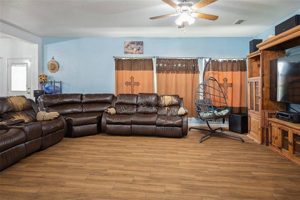324 Fairgrounds Lane, Ponder, TX 76259