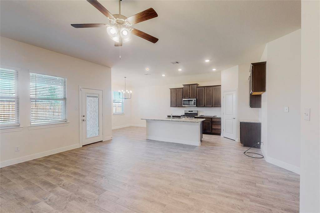 11029 Klondike Lane, Aubrey, TX 76227