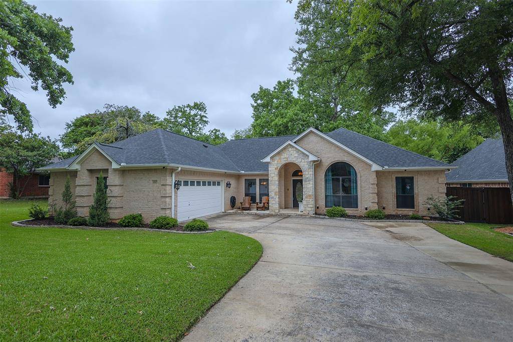 1805 Spinnaker Lane, Azle, TX 76020
