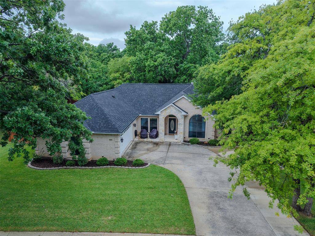 1805 Spinnaker Lane, Azle, TX 76020